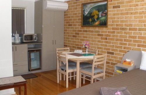 Coopernook Hotel | Eco-Friendly Comfort at Palms Oasis Motel - Rated 8/10