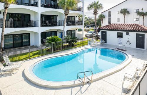 Seagrove Beach House | Palms of Seagrove D5: Beach Access, Pool & Bike Rentals