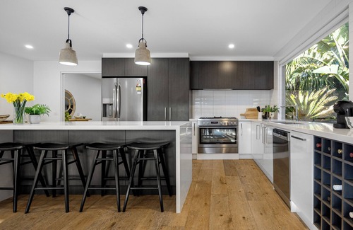 Rye House | Palms on Hardy: 4 BR, 2 BA in Rye, Sleeps 10