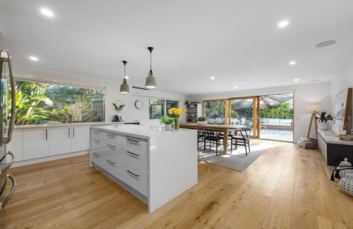 Rye House | Palms on Hardy: 4 BR, 2 BA in Rye, Sleeps 10