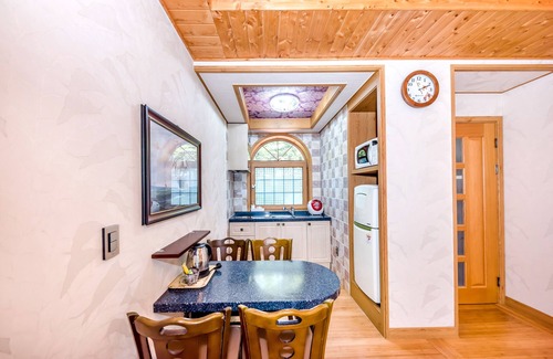 Daecheon-dong Hotel | Discover PalmValley Pool Villa Resort with Spa & Family Fun