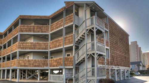 Crescent Beach Apartment | Family-Friendly Palmwood Villas Unit 110 with Pool Access