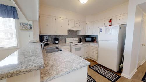Crescent Beach Apartment | Family-Friendly Palmwood Villas Unit 110 with Pool Access