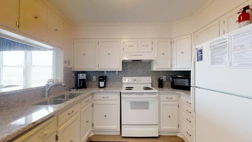 Crescent Beach Apartment | Family-Friendly Palmwood Villas Unit 110 with Pool Access