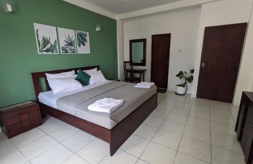 Bambalapitiya Hotel | Palmyrah Residencies: Oceanfront Escape with Top Amenities