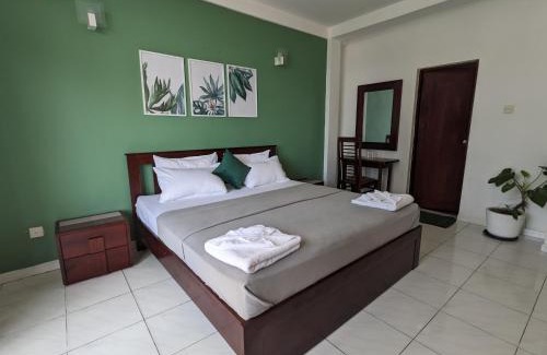 Bambalapitiya Hotel | Palmyrah Residencies: Oceanfront Escape with Top Amenities