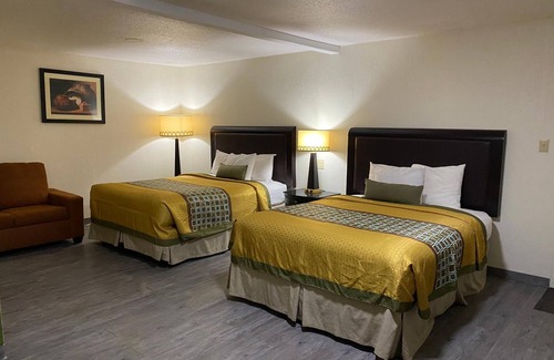 East Las Vegas Hotel | Stylish Palomino Motel: Rated 8.6 with Family-Friendly Amenities