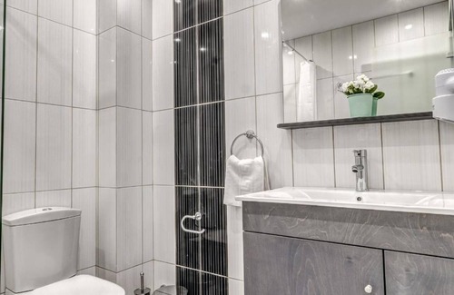 Gouvia Hotel | Gouvia's Palotel Design: Family-Friendly Retreat with Pool