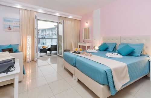 Gouvia Hotel | Gouvia's Palotel Design: Family-Friendly Retreat with Pool