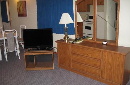 Medicine Hat Hotel | Pet-Friendly Pals Motel and RV Park - Family Friendly Stay