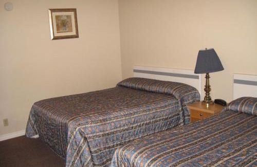 Medicine Hat Hotel | Pet-Friendly Pals Motel and RV Park - Family Friendly Stay