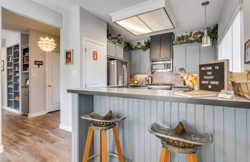 Glen Rose House | Relax at Paluxy River House: Pet-Friendly & Downtown Access