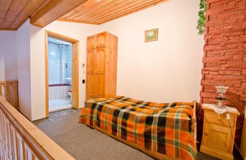 Chepelare House | Guest Rated: Palyongov Guest House with Pet-Friendly Amenities