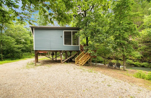 Jones Mills Cabin | Pam's Treehouse Cabin #2
