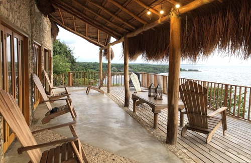 Tierra Bomba Island Cabin | Seaside Escape: Pamaduih Cabin on the Ocean Cliff