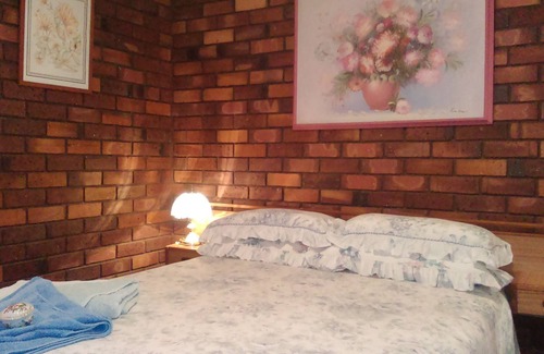 Bridgetown House | Cozy Stay at Pamela's Retreat with Breakfast & Family Amenities