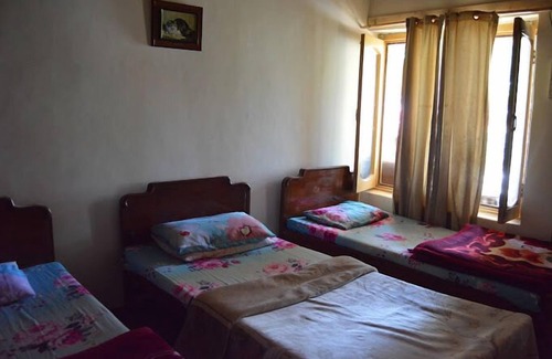 Hunza House | Cozy Pamir Guest House: Family-Friendly with Breakfast