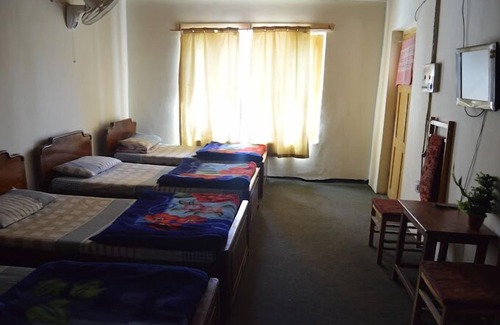 Hunza House | Cozy Pamir Guest House: Family-Friendly with Breakfast