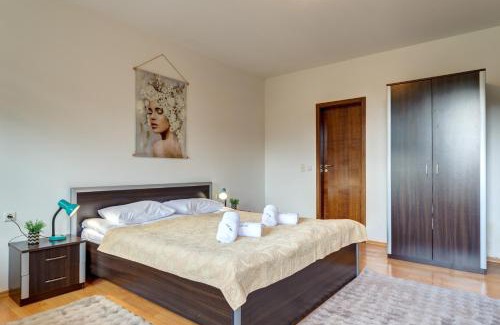 Pamporovo Apartment | Pamporovo Palace - 2BD next to the Ski Slopes by Flat Manager