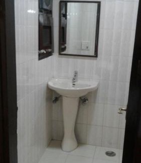 New Delhi House | Cozy Pamposh Guest House in GK II Market with Breakfast
