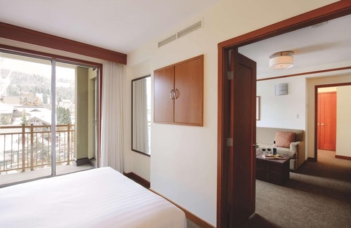 Whistler Village Hotel | Discover Pan Pacific Whistler Village Centre: 4-Star Escape