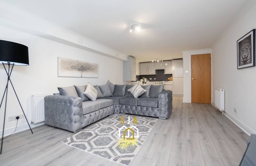 Central Aberdeen Apartment | River View Retreat: Panacotta House in Aberdeen Awaits