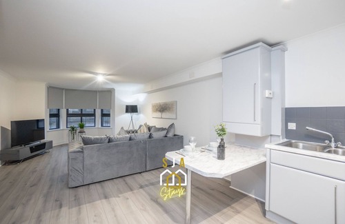 Central Aberdeen Apartment | River View Retreat: Panacotta House in Aberdeen Awaits