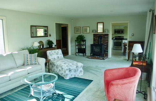 Hall Quarry House | Scenic Somes Sound Oceanfront Retreat with Mountain Views