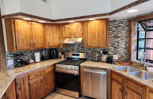 Timberon Cabin | Discover Pancho Villa Cabin: Breathtaking Views & Spa Retreat