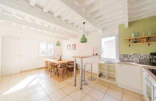 Quincie-en-Beaujolais House | Family-Friendly Panda Home with Oceanfront Pool Access