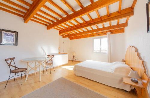 Quincie-en-Beaujolais House | Family-Friendly Panda Home with Oceanfront Pool Access