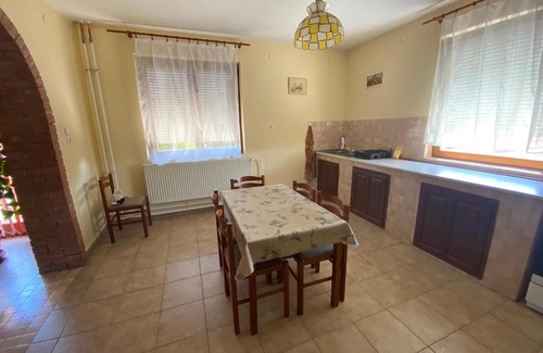 Jaszbereny House | Family-Friendly Panda Vendégszállás with Pet Amenities
