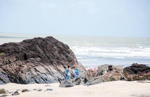 Lundu House | Relax at Pandan Beach Homestay with Private Ocean Views