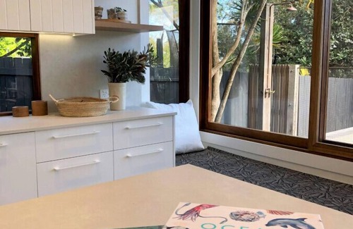 Avalon Beach House | Pandanus - Oceanfront Hidden Hideaway with Pool Access