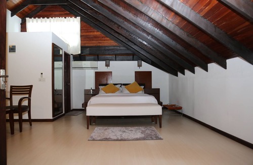 Velidhoo House | Discover Pandanus Villa: Relaxing Retreat with Spa & Pool
