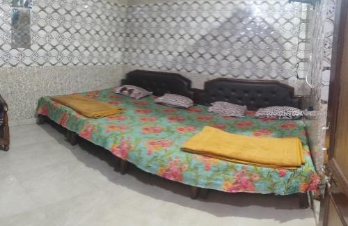 Katra House | Cozy Pandit Niwas: Family-Friendly with Free Breakfast