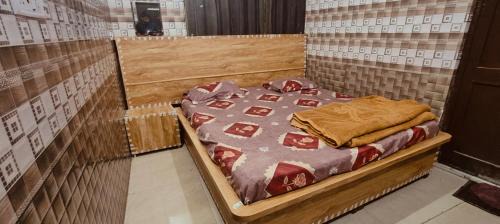 Katra House | Cozy Pandit Niwas: Family-Friendly with Free Breakfast