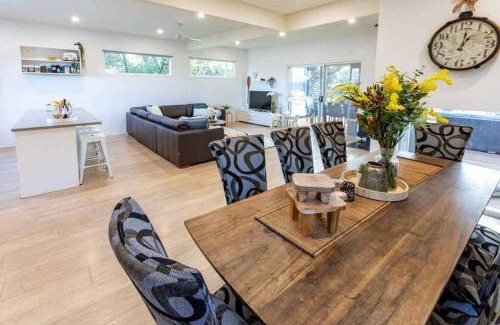 Venus Bay House | Panoramic Views at Pandora Beach House - Rated 9.5/10
