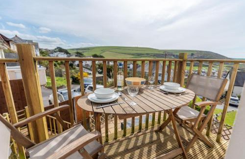 Woolacombe Apartment | Discover Family-Friendly Stays at Pandora Court 4