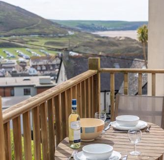 Woolacombe Apartment | Discover Family-Friendly Stays at Pandora Court 4