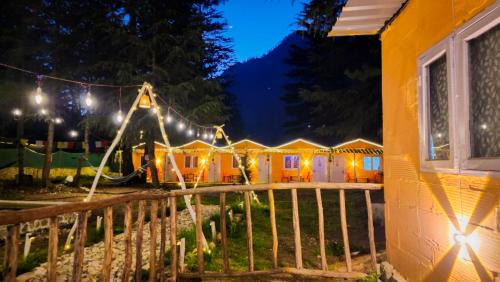 Kasol Hotel | Pet-Friendly Stay at Pandora Riverside Cafe: Rated 9.1!