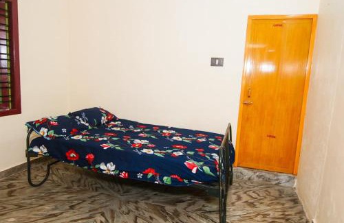 Courtallam House | Family-Friendly Stay at Paneer Bhavan, Courtallam