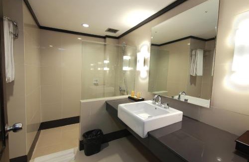 Padang Hotel | Relaxing Oceanfront Escape at Pangeran Beach Hotel
