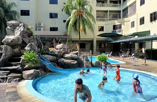 Pangkor Island Apartment | Family-Friendly Pangkor Coral Bay Resort with Pool Access