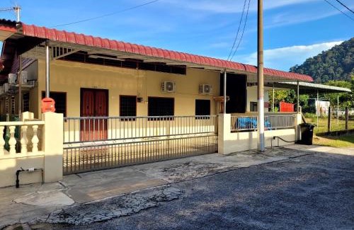 Pangkor Island House | Cozy Pangkor Homestay with Ocean View & Breakfast Included