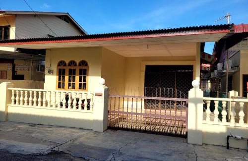 Pangkor Island House | Cozy Pangkor Homestay with Ocean View & Breakfast Included