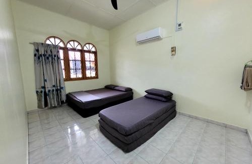 Pangkor Island House | Cozy Pangkor Homestay with Ocean View & Breakfast Included