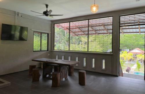 Teluk Nipah House | Inviting Pangkor Nature View House with Pool & 9.2 Rating