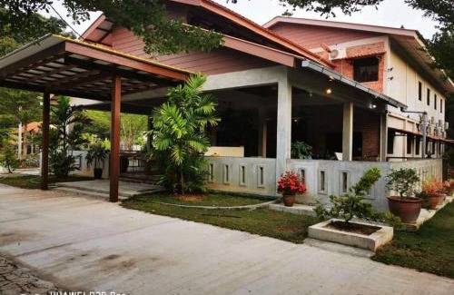 Teluk Nipah House | Inviting Pangkor Nature View House with Pool & 9.2 Rating