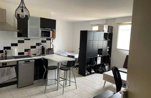 Sainte-Anne Apartment | Inviting Studio Near Stade Vélodrome with Ocean Views